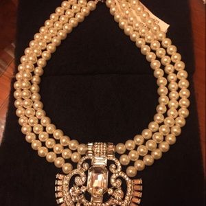 Pearl necklace new
